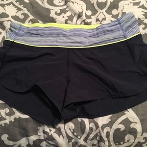 Lululemon speeds navy